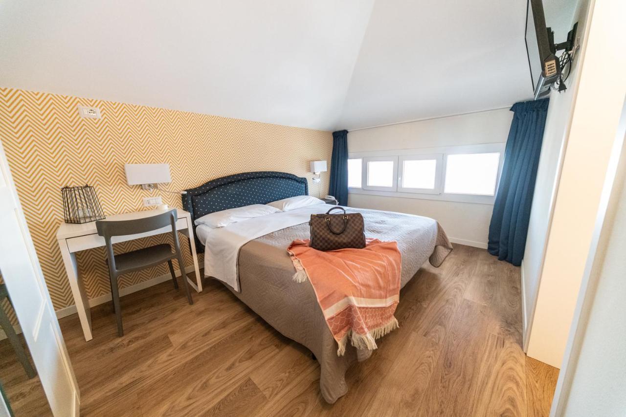 Hotel Kiss Riccione Extérieur photo